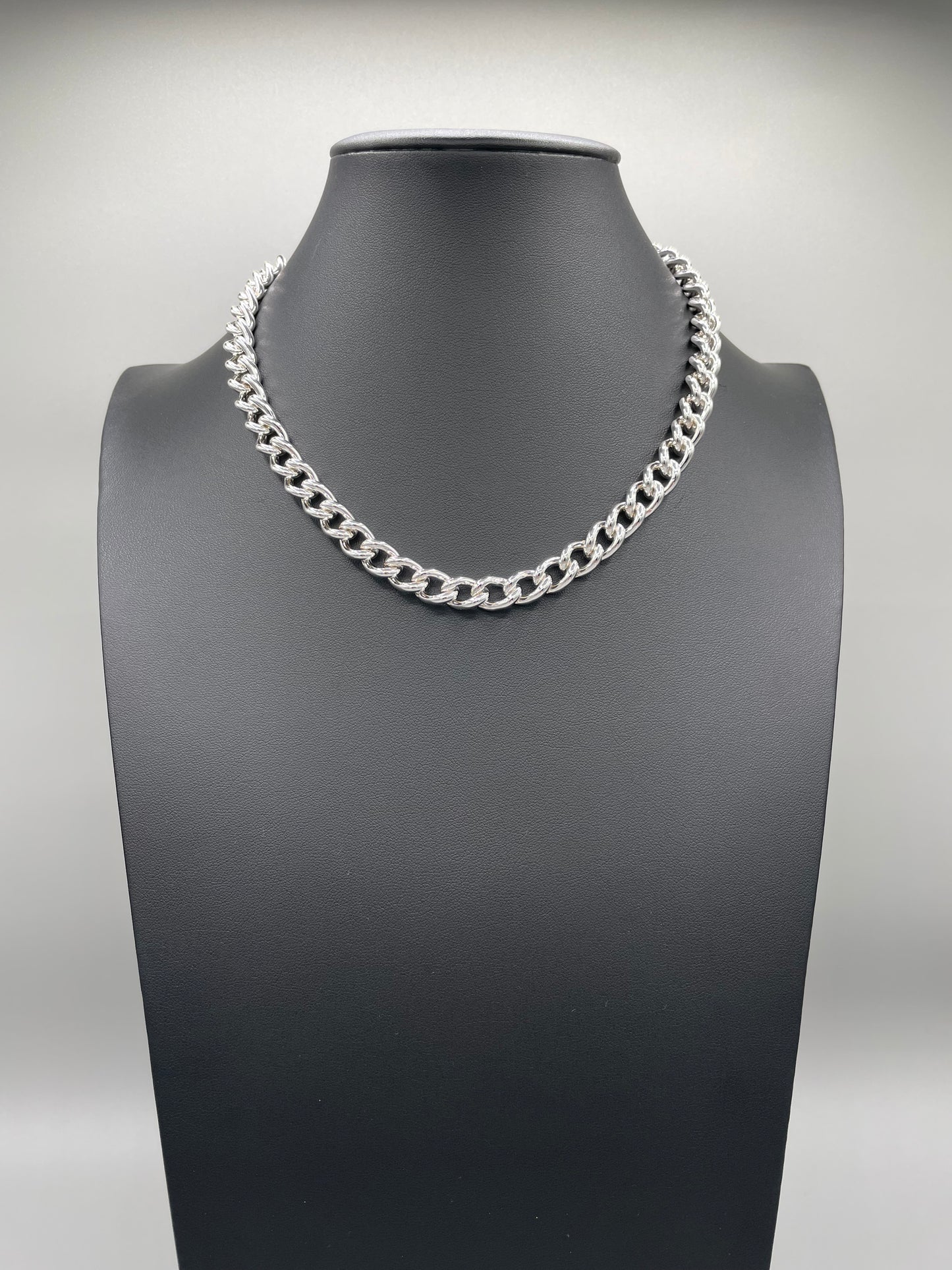 Stronghold Curb Chain