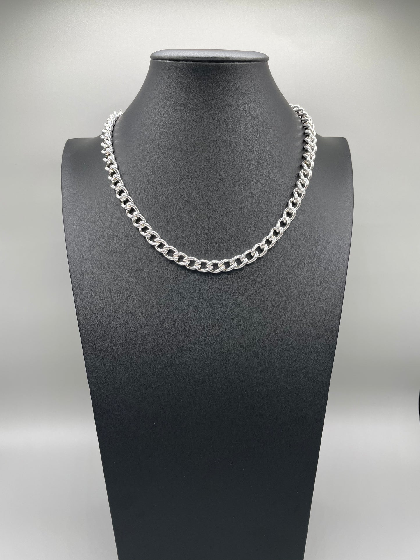 Stronghold Curb Chain