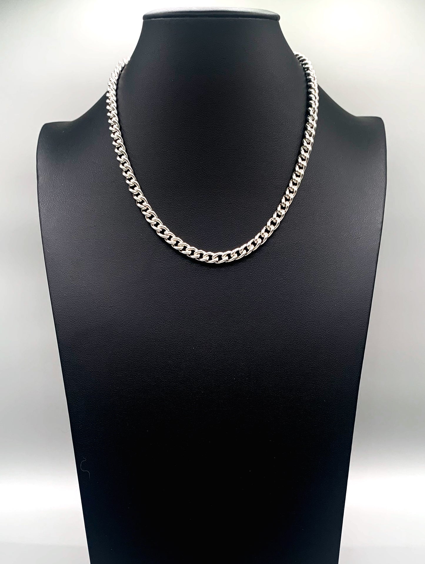 Stronghold Curb Chain