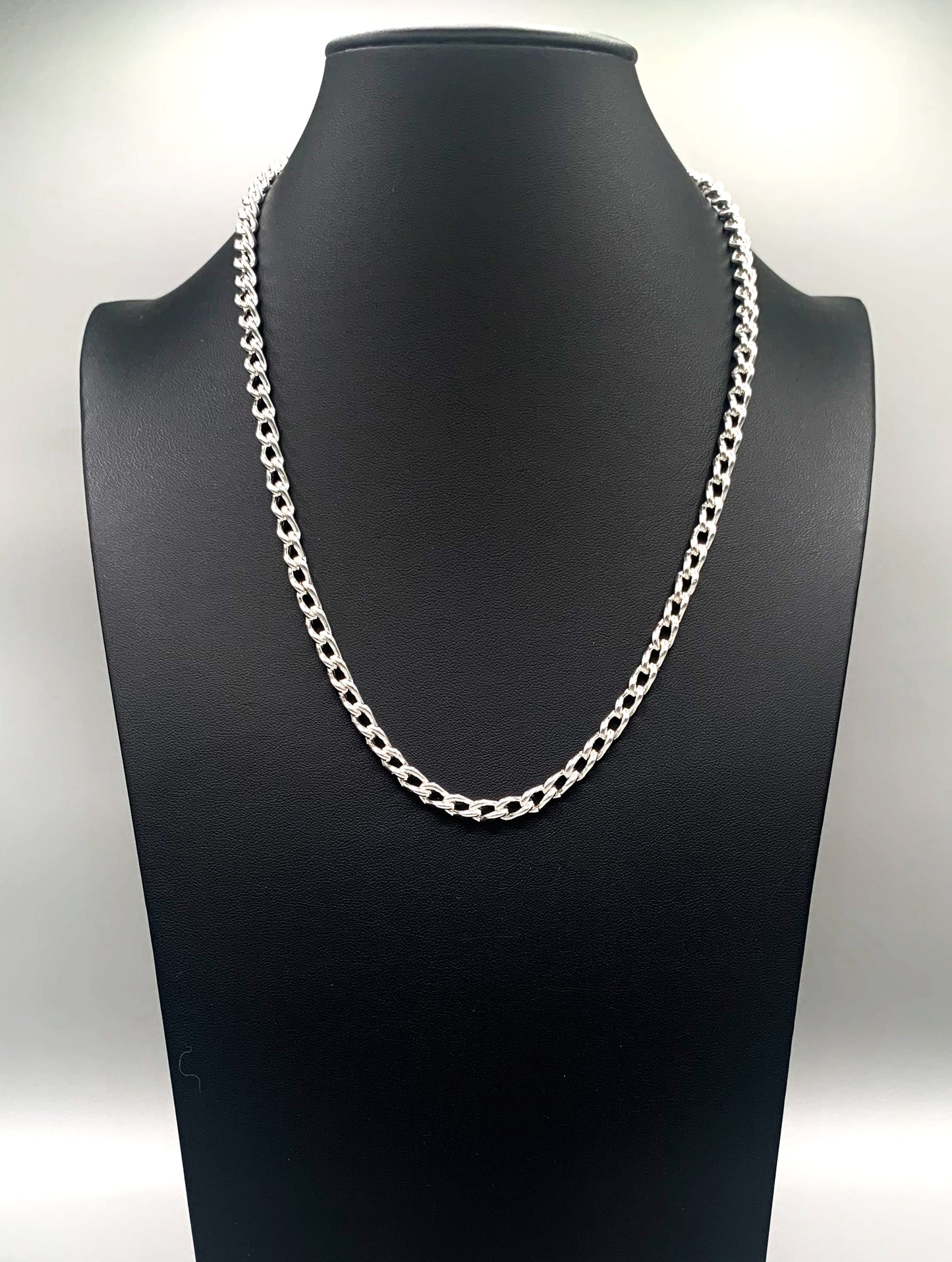 Stronghold Curb Chain